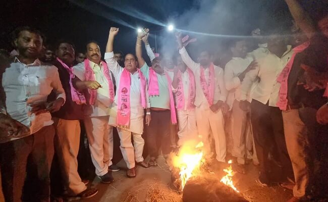 TRS stages protest over BJP's 'attempt to buy MLAs'